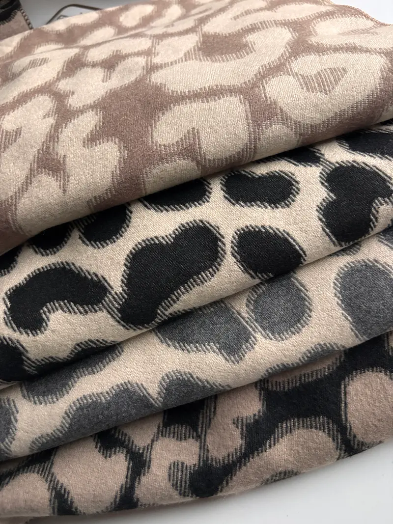 Winterschal Leoprint